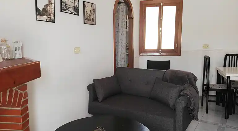 Traditionellt hus, lungt, nära havet. Ditt hem.