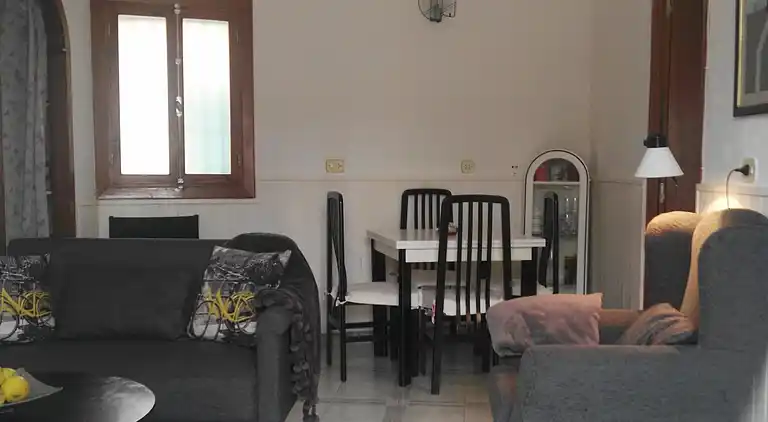 Traditionellt hus, lungt, nära havet. Ditt hem.