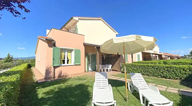 Residence in Tuscany, a few meters from the sea …