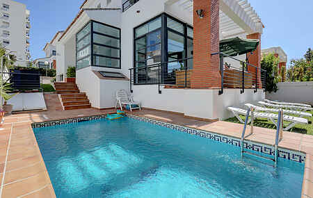 Villa in Puerto Marina with private pool