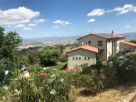 Perfect studio with lots of privacy, stunning views, pool.