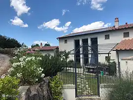 Perfect studio with lots of privacy, stunning views, pool.