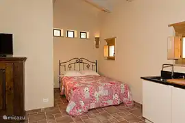 Perfect studio with lots of privacy, stunning views, pool.