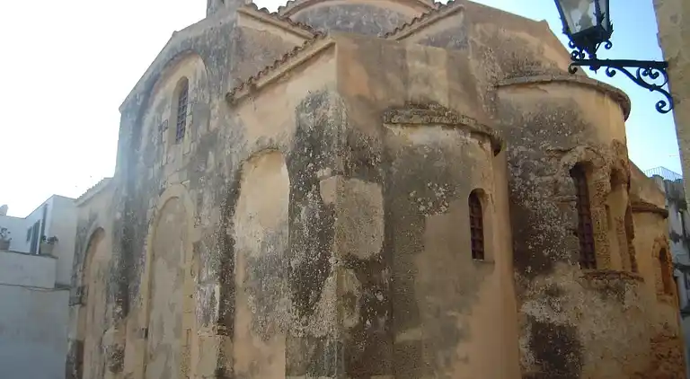  Historic Residence Otranto in front of the castle