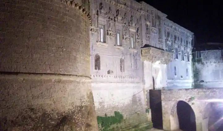  Historic Residence Otranto in front of the castle