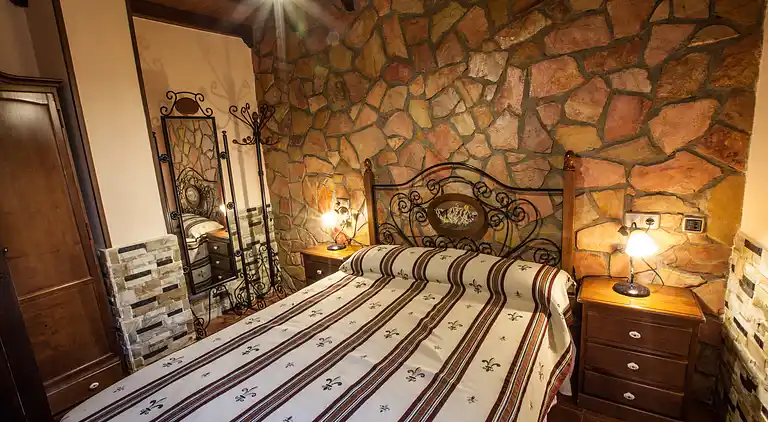 Landsted for 2 personer med hydromassasjehytte og badstue