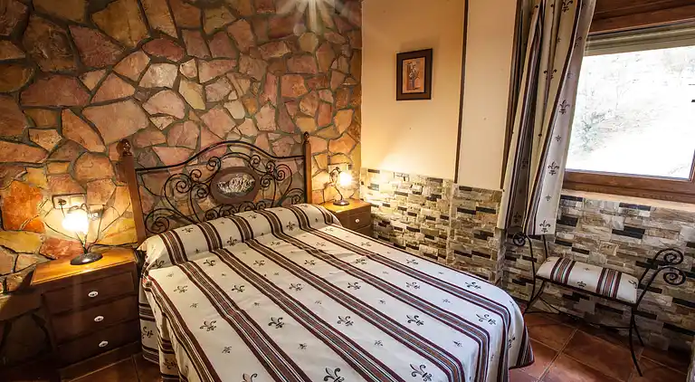 Landsted for 2 personer med hydromassasjehytte og badstue