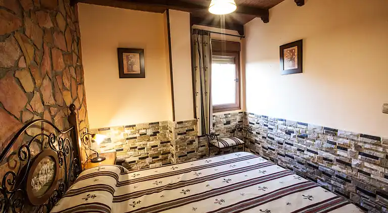 Landsted for 2 personer med hydromassasjehytte og badstue