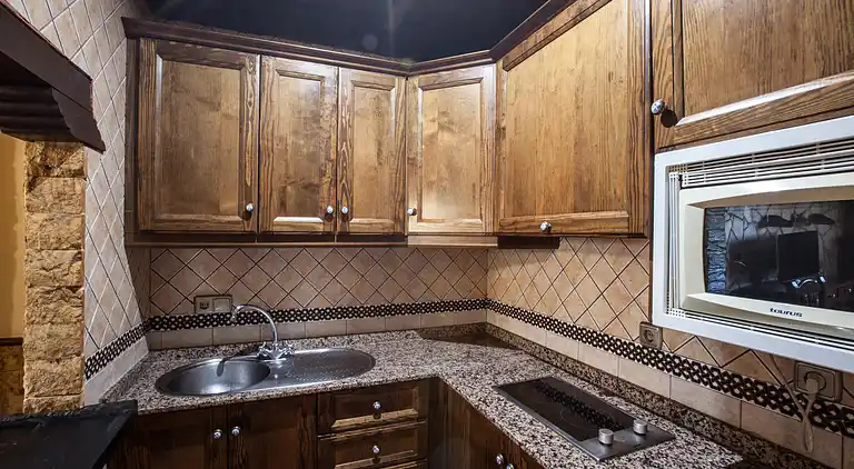 Landsted for 2 personer med hydromassasjehytte og badstue