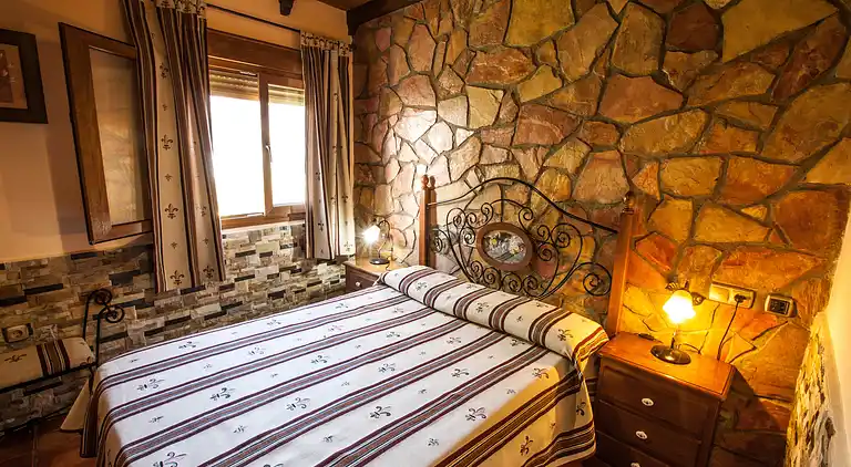 Landsted for 2 personer med hydromassasjehytte og badstue