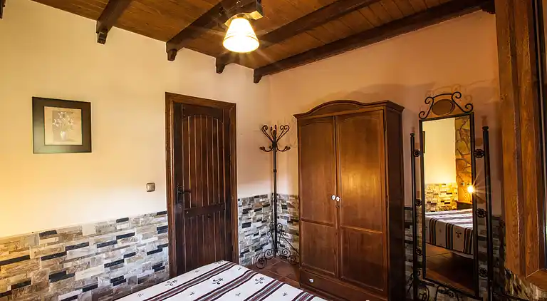 Landsted for 2 personer med hydromassasjehytte og badstue