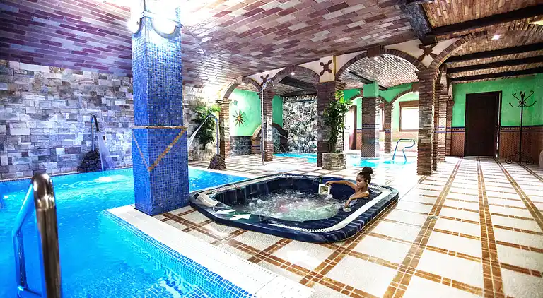 Landsted for 2 personer med hydromassasjehytte og badstue