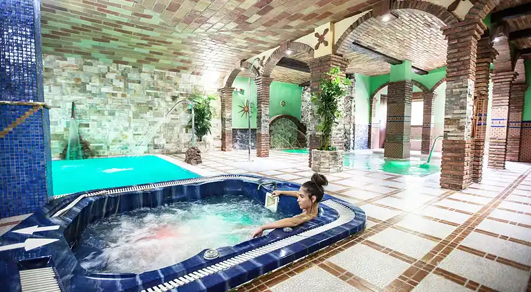 Landsted for 2 personer med hydromassasjehytte og badstue