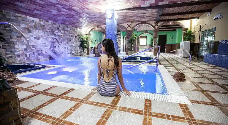 Landsted for 2 personer med hydromassasjehytte og badstue