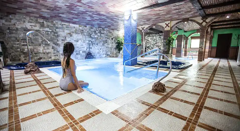 Landsted for 2 personer med hydromassasjehytte og badstue