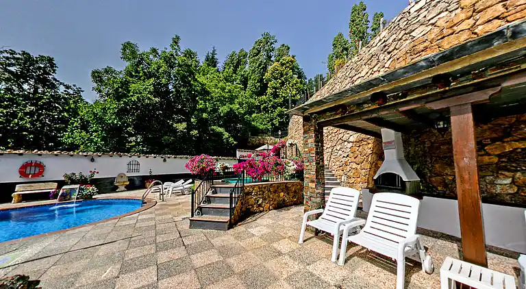 Landsted for 2 personer med hydromassasjehytte og badstue