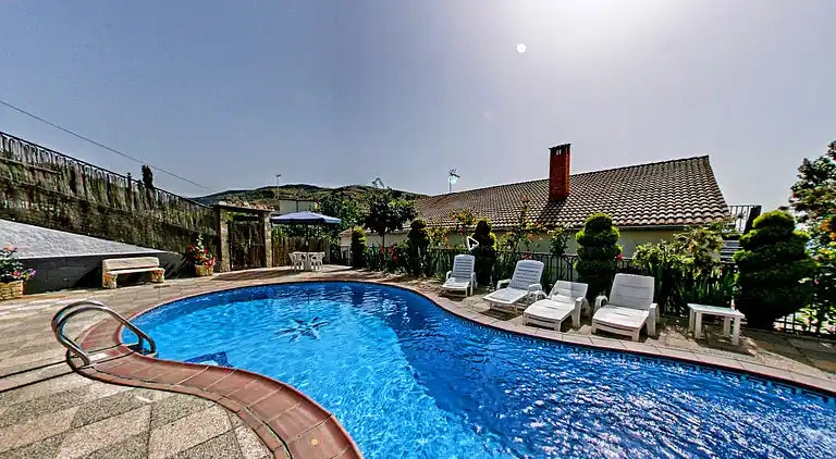 Landsted for 2 personer med hydromassasjehytte og badstue