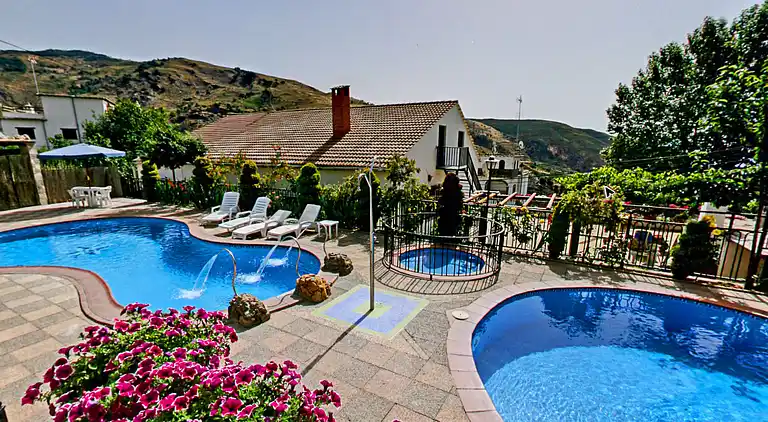 Landsted for 2 personer med hydromassasjehytte og badstue