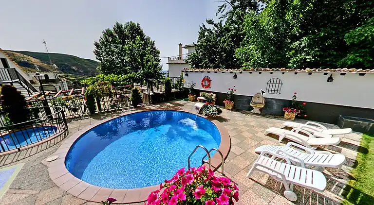 Landsted for 2 personer med hydromassasjehytte og badstue