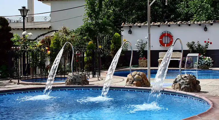 Landsted for 2 personer med hydromassasjehytte og badstue