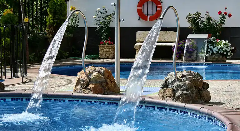 Landsted for 2 personer med hydromassasjehytte og badstue