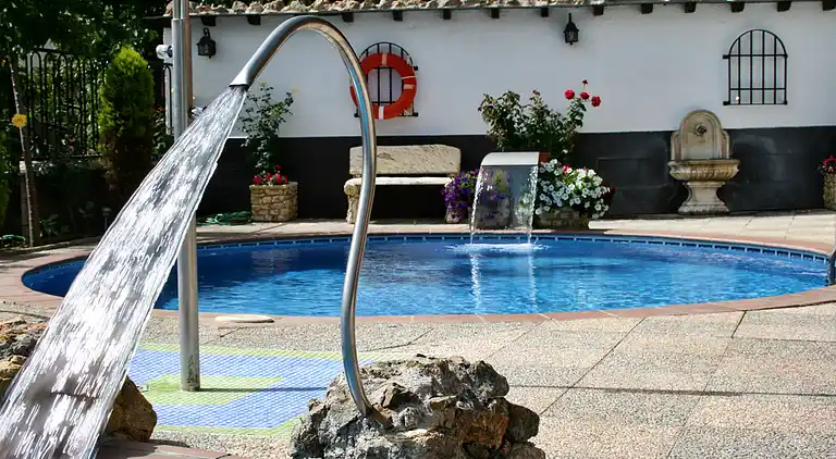 Landsted for 2 personer med hydromassasjehytte og badstue