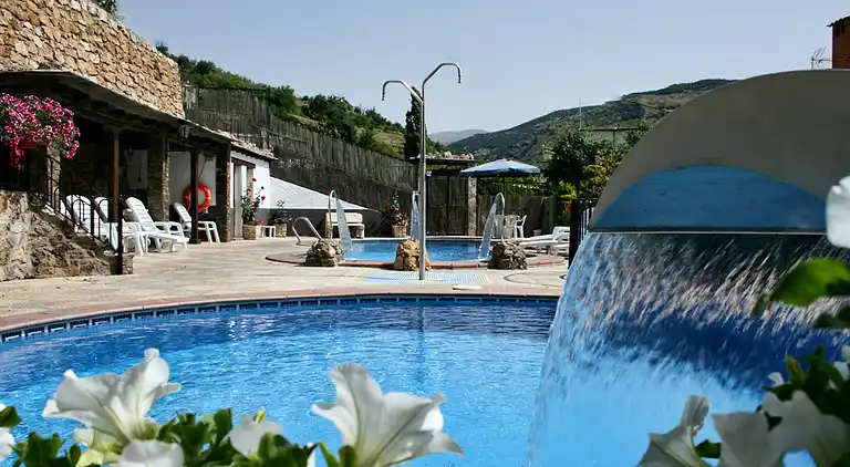 Landsted for 2 personer med hydromassasjehytte og badstue