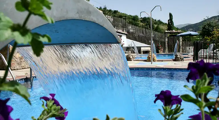 Landsted for 2 personer med hydromassasjehytte og badstue