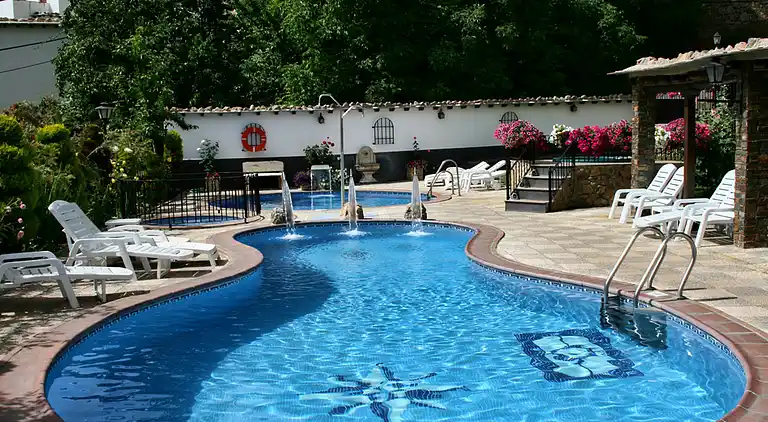 Landsted for 2 personer med hydromassasjehytte og badstue