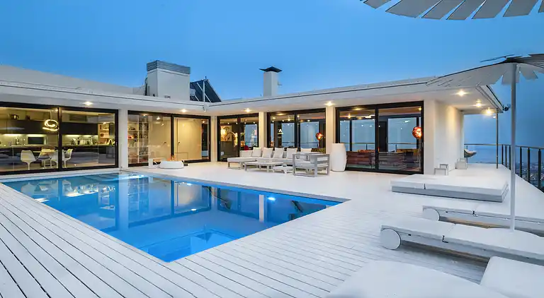 Villa a Barcellona in stile Ibiza con vista sul mare