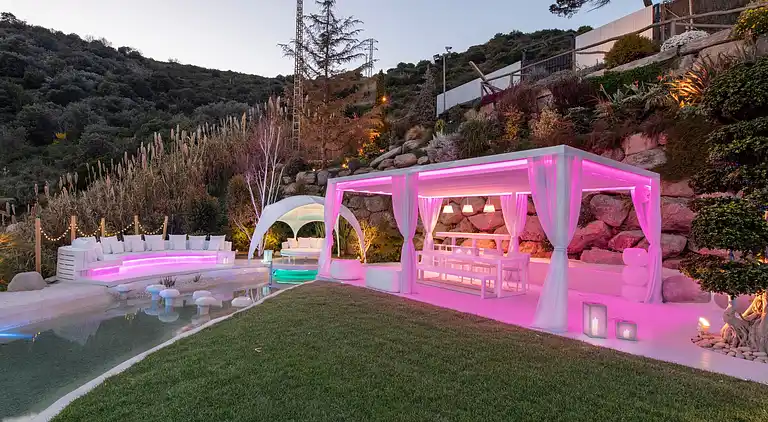 Villa a Barcellona in stile Ibiza con vista sul mare