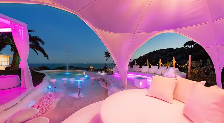 Villa a Barcellona in stile Ibiza con vista sul mare