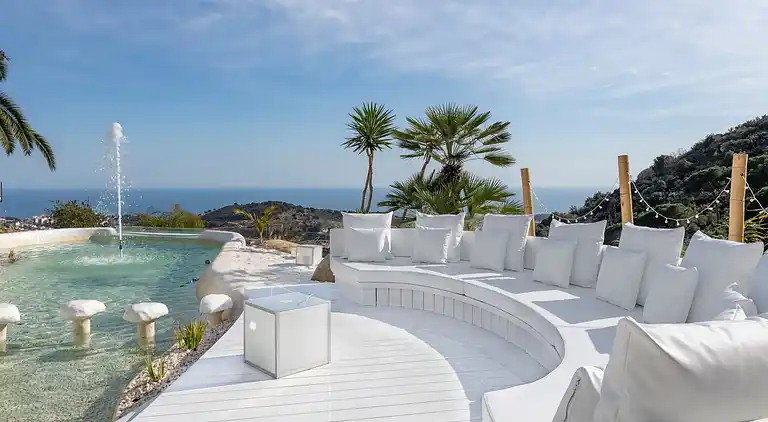 Villa a Barcellona in stile Ibiza con vista sul mare
