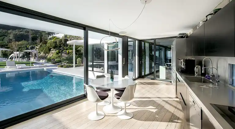 Villa a Barcellona in stile Ibiza con vista sul mare