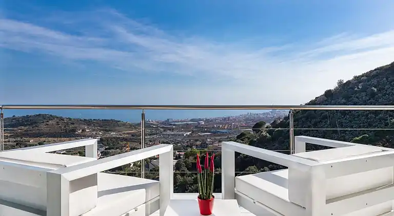 Villa a Barcellona in stile Ibiza con vista sul mare