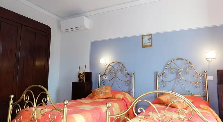 Apartments with swimming pool and good wine 