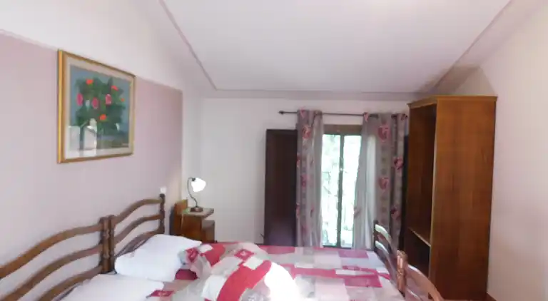 Apartments with swimming pool and good wine 