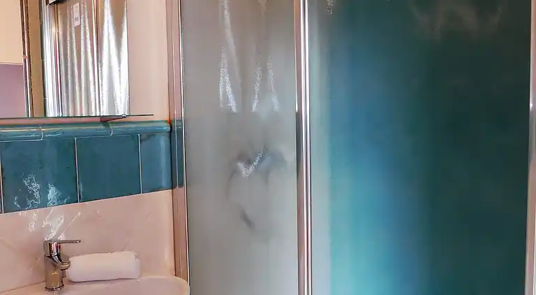 Apartments with swimming pool and good wine 