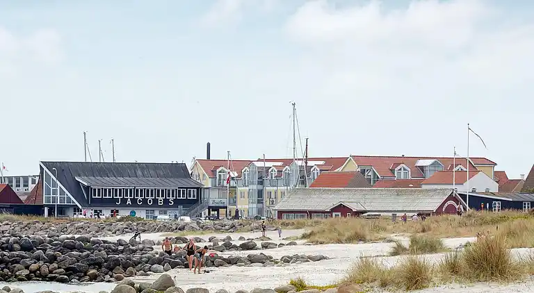 3 room,w/partially seaview