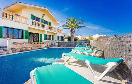 Villa in Portocolom near the beach with private pool