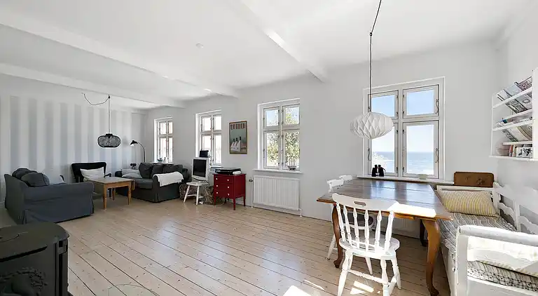 Unikt beliggende sommerhus i første række. 