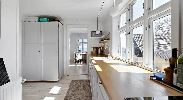 Unikt beliggende sommerhus i første række. 