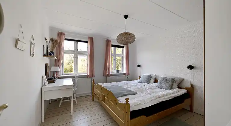 Unikt beliggende sommerhus i første række. 