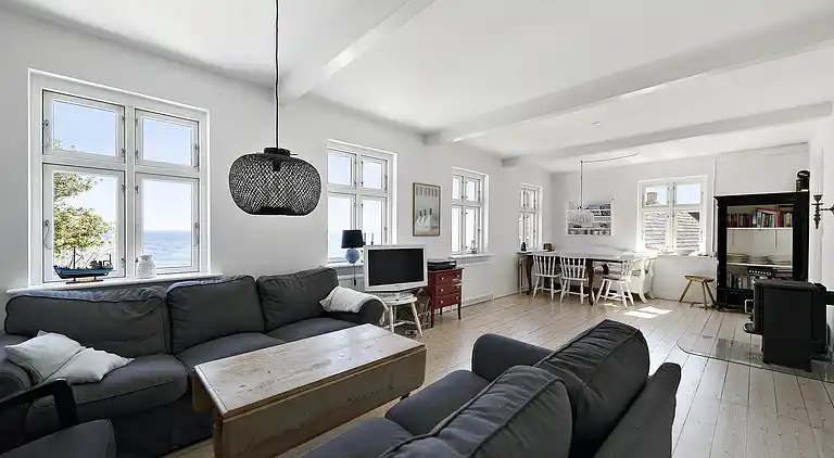 Unikt beliggende sommerhus i første række. 