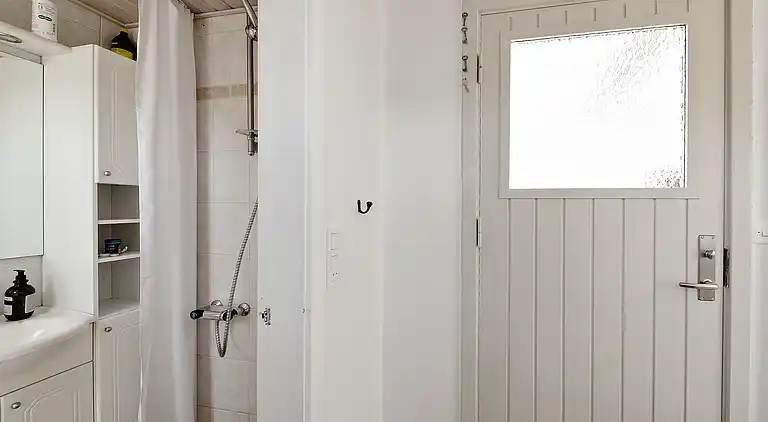 Unikt beliggende sommerhus i første række. 