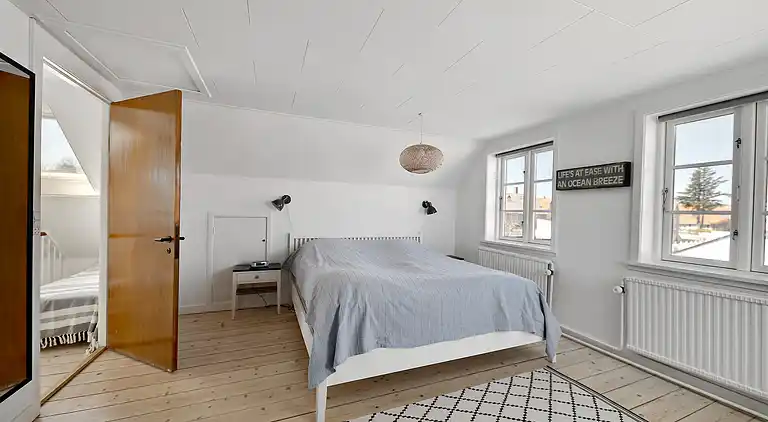 Unikt beliggende sommerhus i første række. 