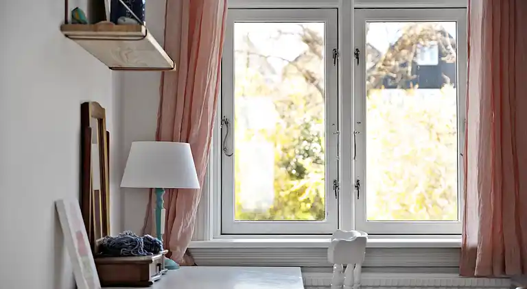 Unikt beliggende sommerhus i første række. 