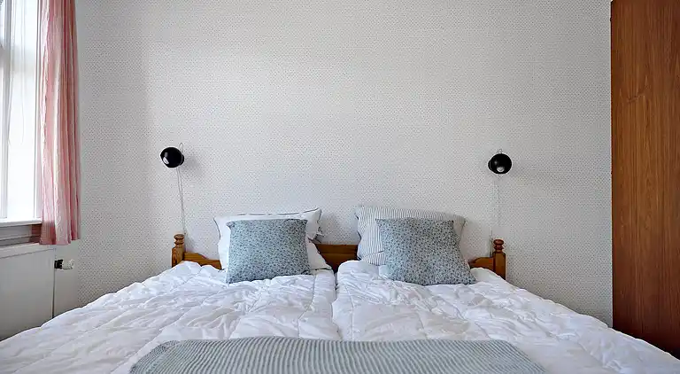 Unikt beliggende sommerhus i første række. 