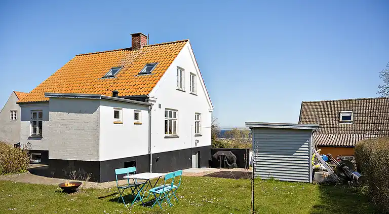 Unikt beliggende sommerhus i første række. 