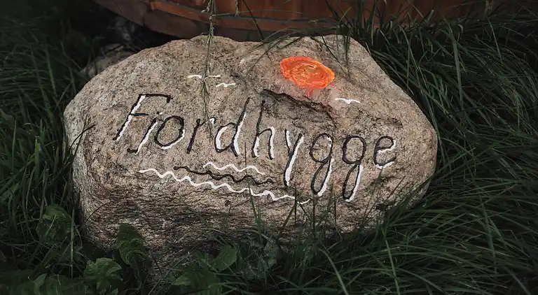 Lækkert bjælkehus nær strand og skov